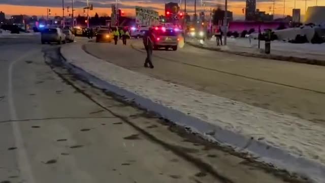 Police block Alberta convoy from getting thru