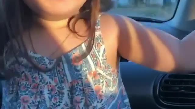 LITTLE KID SING WELL