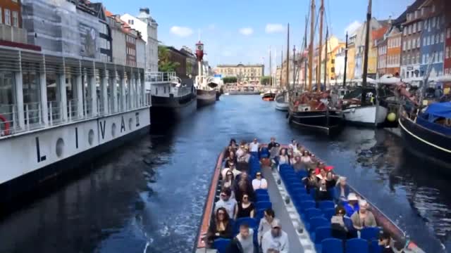 Timelapse of a boat in Venice