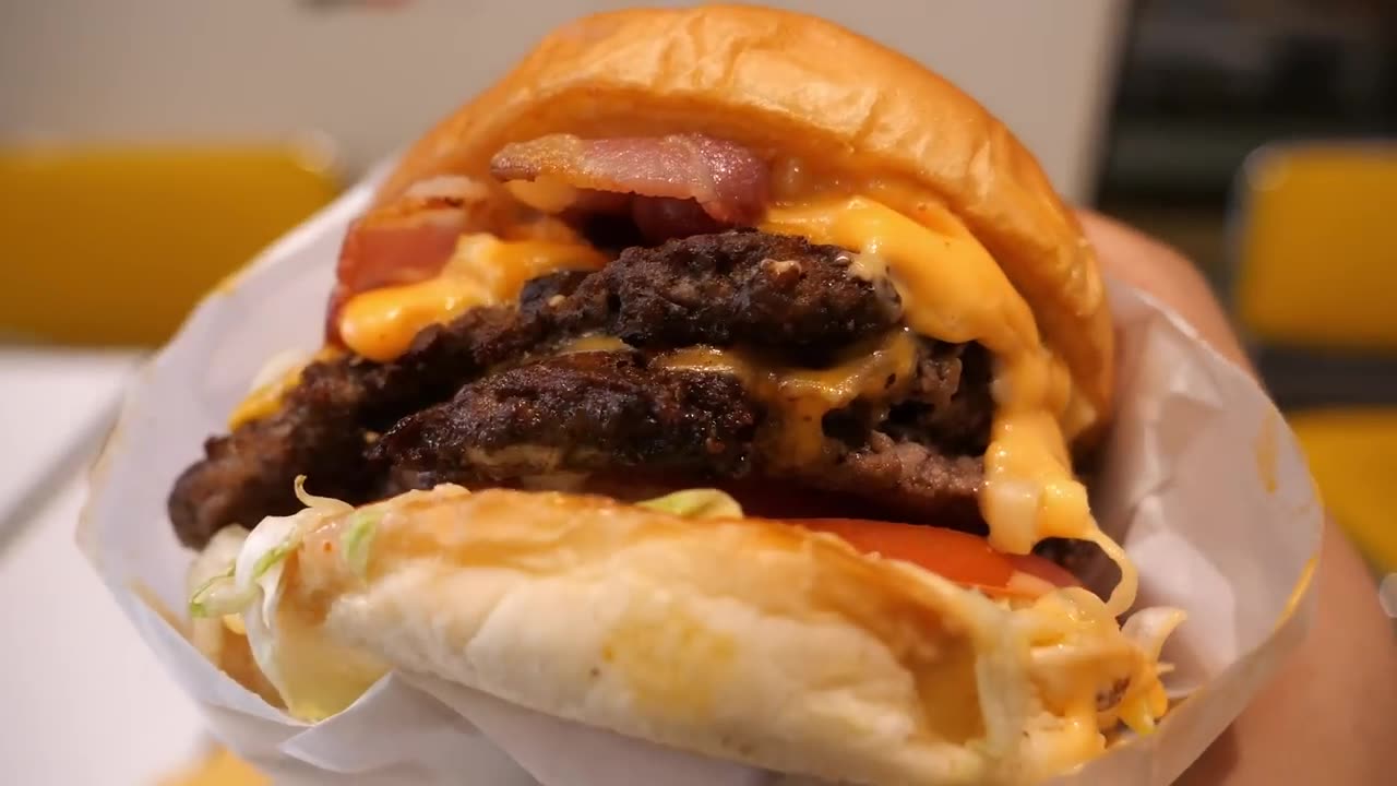 Its Taste Crazy !! American Bacon Dip Cheese Double Burger