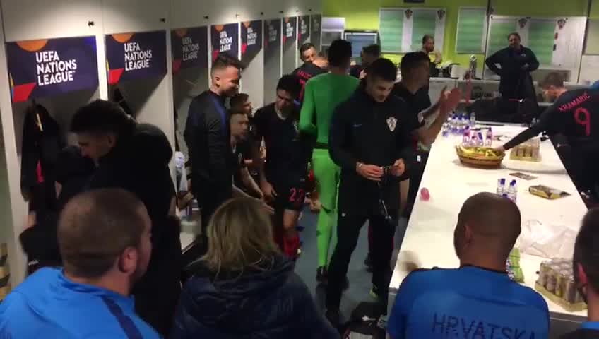 Vatreni slave pobjedu