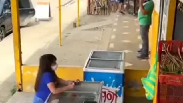 brave lady saves girl