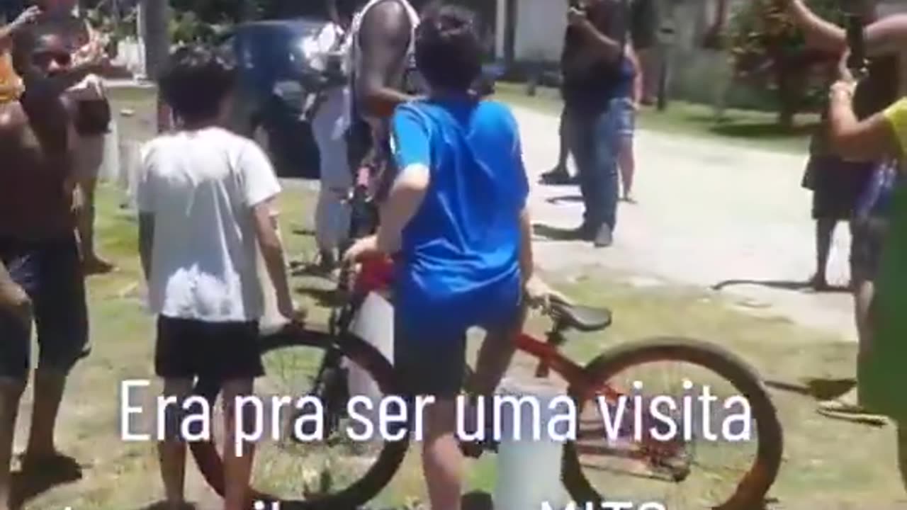 A FAKENEWS TABAJARA SENDO EXPULSA POR MORADORES.