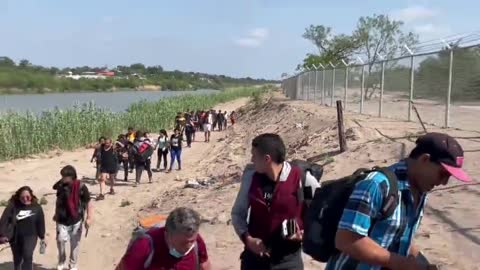 Massive Migrant Group Crossing Illegally in Eagle Pass, TX