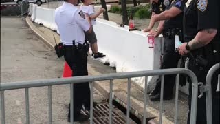 Appreciative Man Gives Roses to NYPD Officers