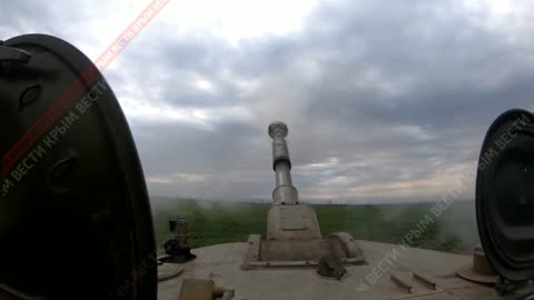 Russian 2s1 SPG crew firing on Mariupol
