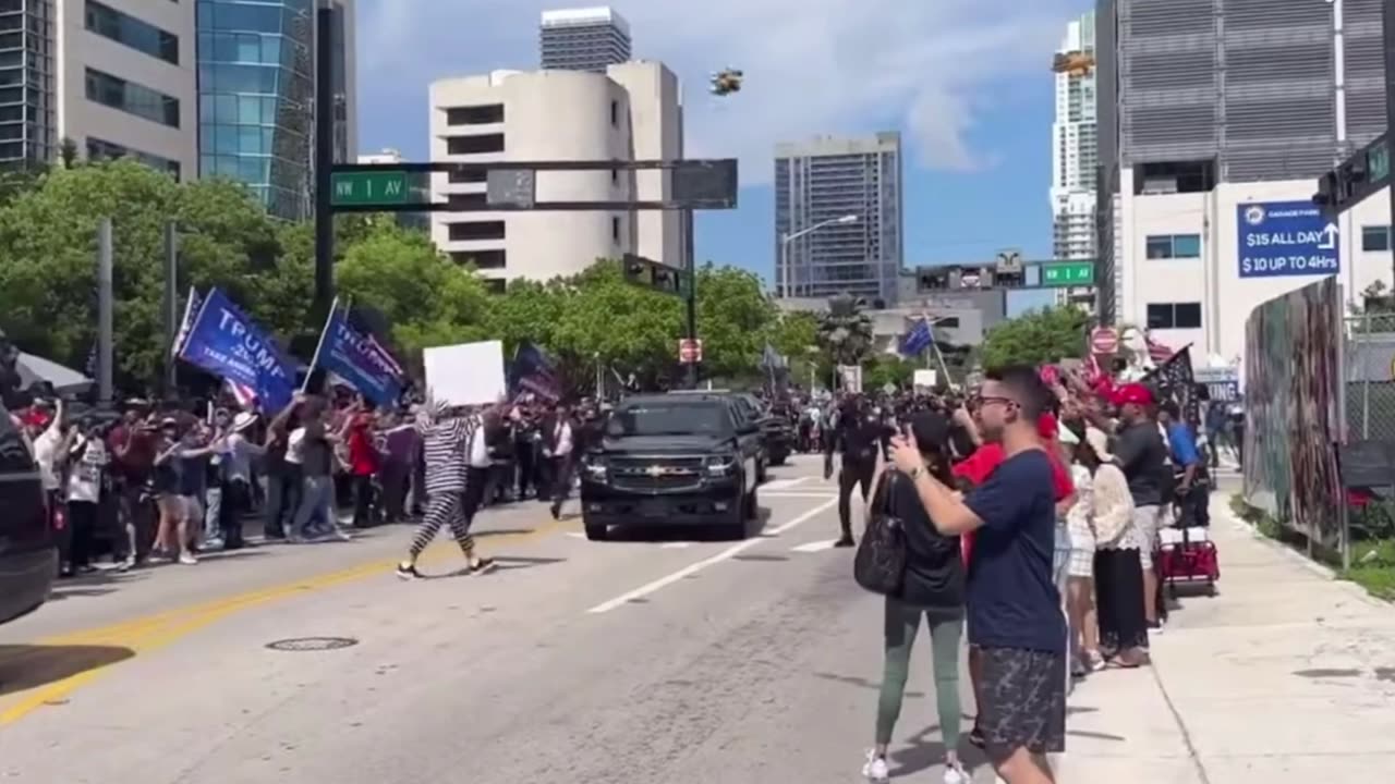 President Trumps Motorcade Attacked by Leftwing Nut