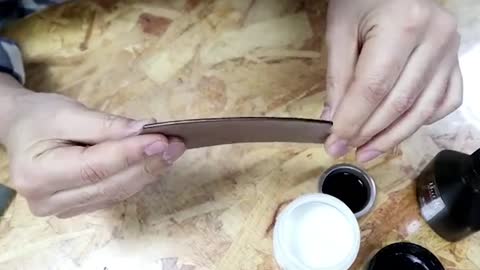 Apply Glue To The Edges Of Leather Goods