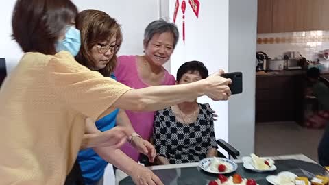 Heleng Ong Birthday Celebration at Home 30 July 2022 VID 20220730 152451