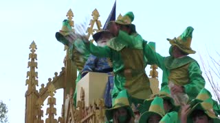 Los Reyes Magos vuelven a las calles de España con restricciones por la covid