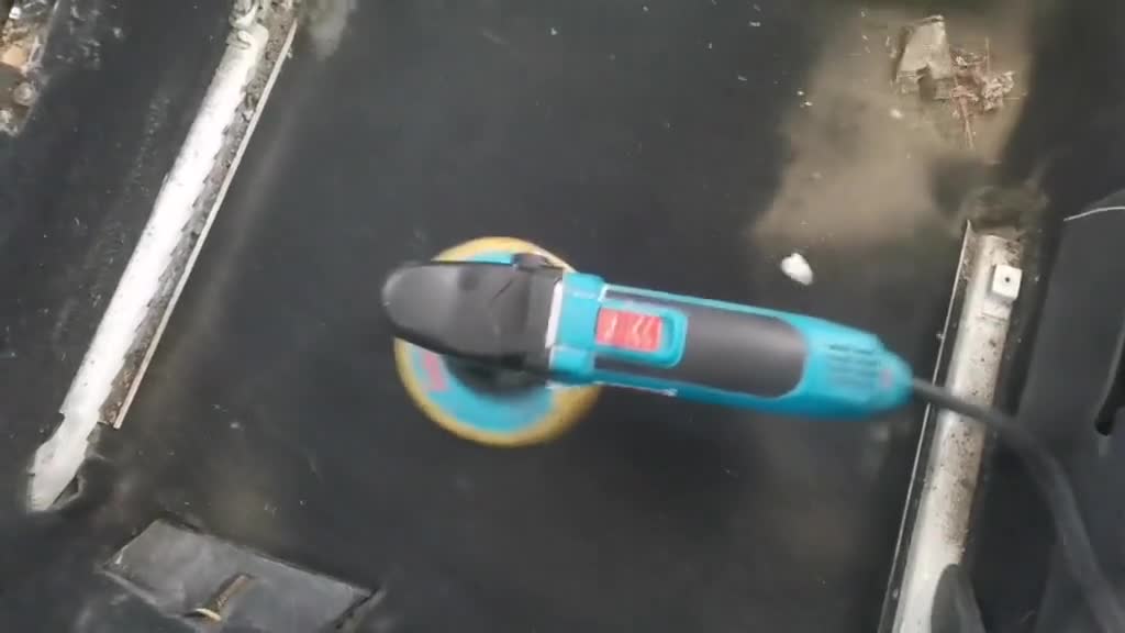 It's useful to clean up the garbage in the car.