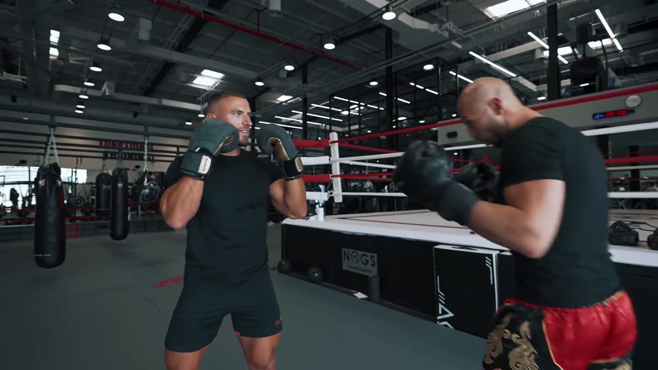 Andrew Tate Teaches Mike Thurston How To Box