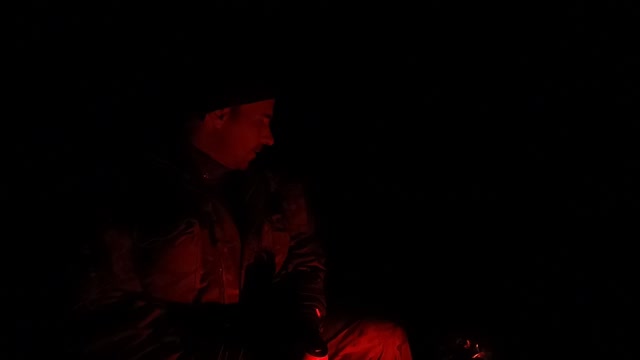 Vlog by a campfire. Woodland wildcamping