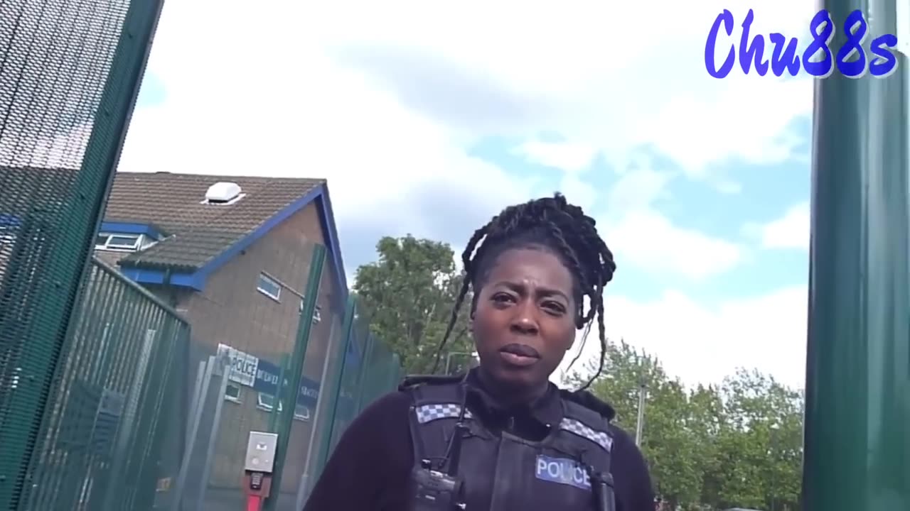 Awesome video of man who knows his rights.
