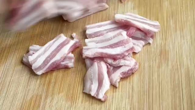 Cut three layers of meat