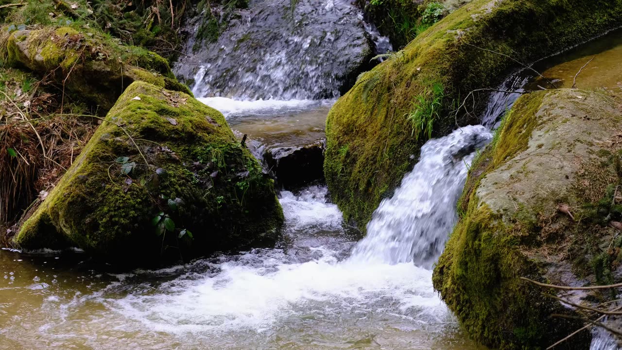 Water falling from beautiful mountain || Eye relaxing video