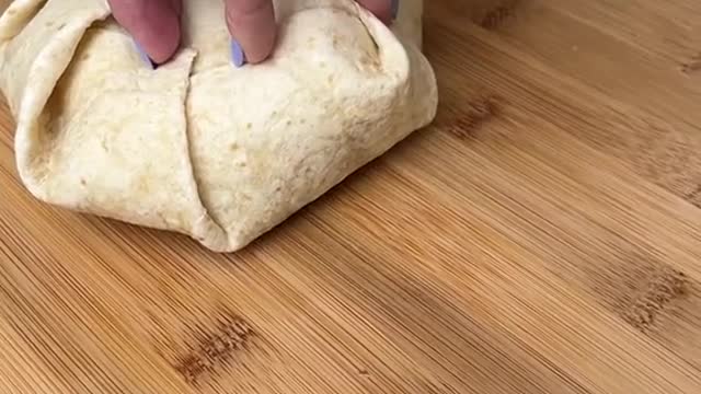 The Burger Crunch Wrap that’s Breaking The Internet! 🤯😍.mp4