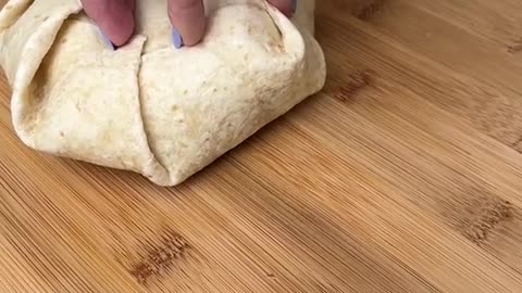 The Burger Crunch Wrap that’s Breaking The Internet! 🤯😍.mp4