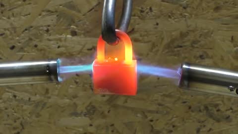 2 GAS TORCH VS PADLOCK