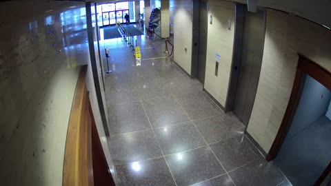 8003FCOB01ElevatorLobby_2021-01-06_10h20min00s833ms.mp4