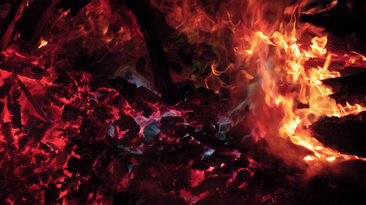 Enjoy Breathtaking Flames in Stunning 4k ULTRA HD 60 FPS