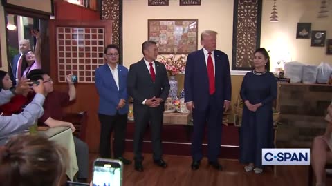 POWERFUL: Trump visits Vietnamese restaurant, is beloved by all