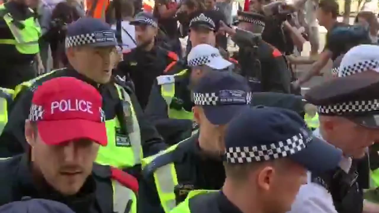 Aug 24 2019 London 1.3 police pushing antifa out of street and away from other side