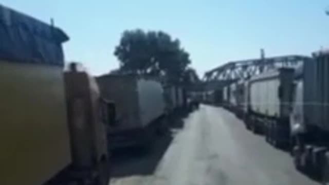 Ukraine War - An eyewitness filmed a giant convoy of grain trucks in the Moldovan port