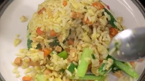 How to make nasi goreng 🤤🧅🥕🥩