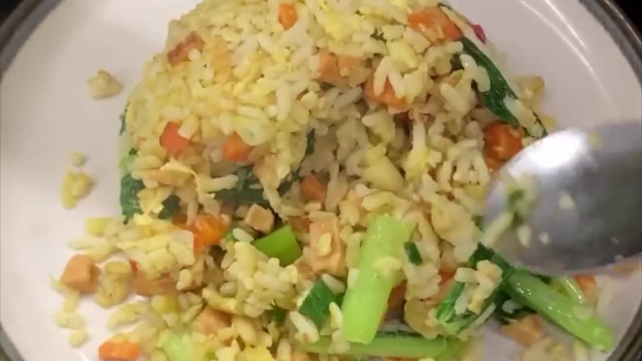 How to make nasi goreng 🤤🧅🥕🥩