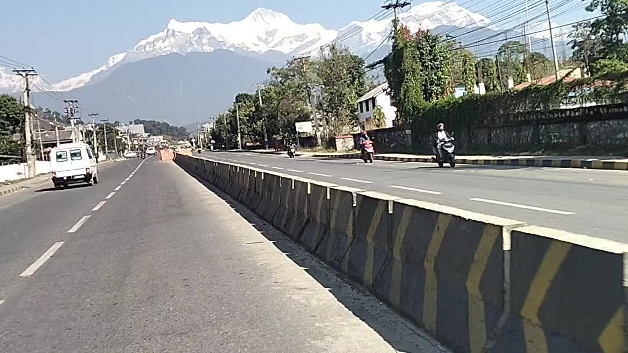 Mountain view from highway 😯