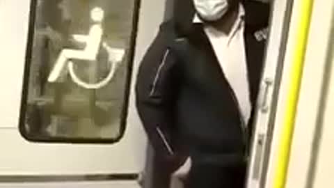 A fierce verbal battle took place in the Berlin subway.