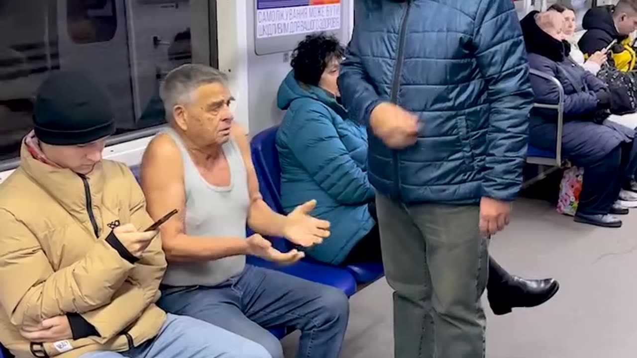 Passengers in the underground warmed up a freezing man