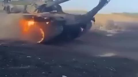 🔥🦅 Russian T-90M after hit by FPV drone!