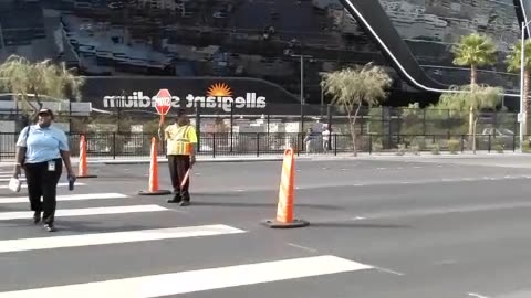 Open Air: Stadium Crew & Cops, Street Flagger Gets Rebuked (Giants @ Raiders, NFL Week 9)