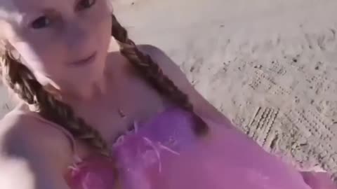 Entertanment beatyful girl