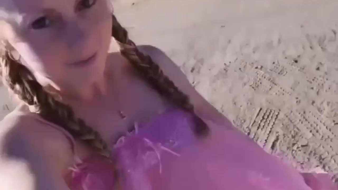 Entertanment beatyful girl