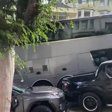 Great EV Revolution: Google Battery Bus Loses Power, Rolls Down Hill, Crashes Into A Bunch Of Cars