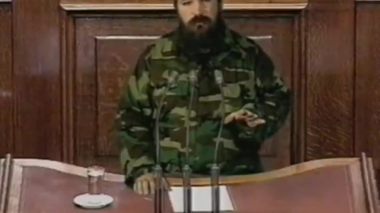 Όταν ο Τζίμης Πανούσης μίλησε στη Βουλή των Ελλήνων