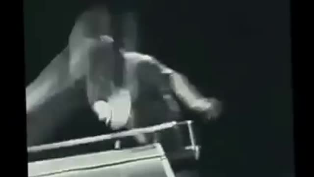 Bruce Lee: Be like water Wow simply Amazing Wow