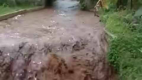 banjir tiba tiba mengerikan