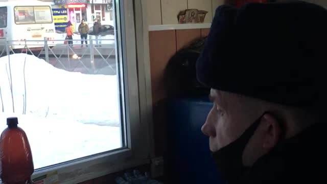 2022-03-02 Отбили своего у товара с погонами