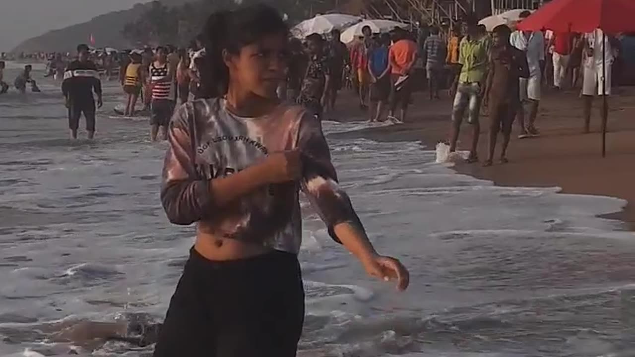 A_RANDOM_AMAZING_SCENE_IN_ANJUNEA_BEACH_🎤_#shorts_#trending