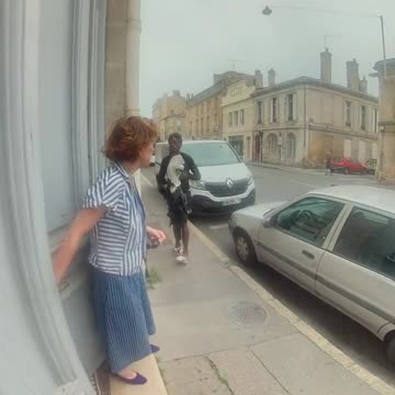 Protect your children. Video of a new attack that took place in Bordeaux on June 19, during Martinique. The African attacker was arrested by the police. He is well known to the police.