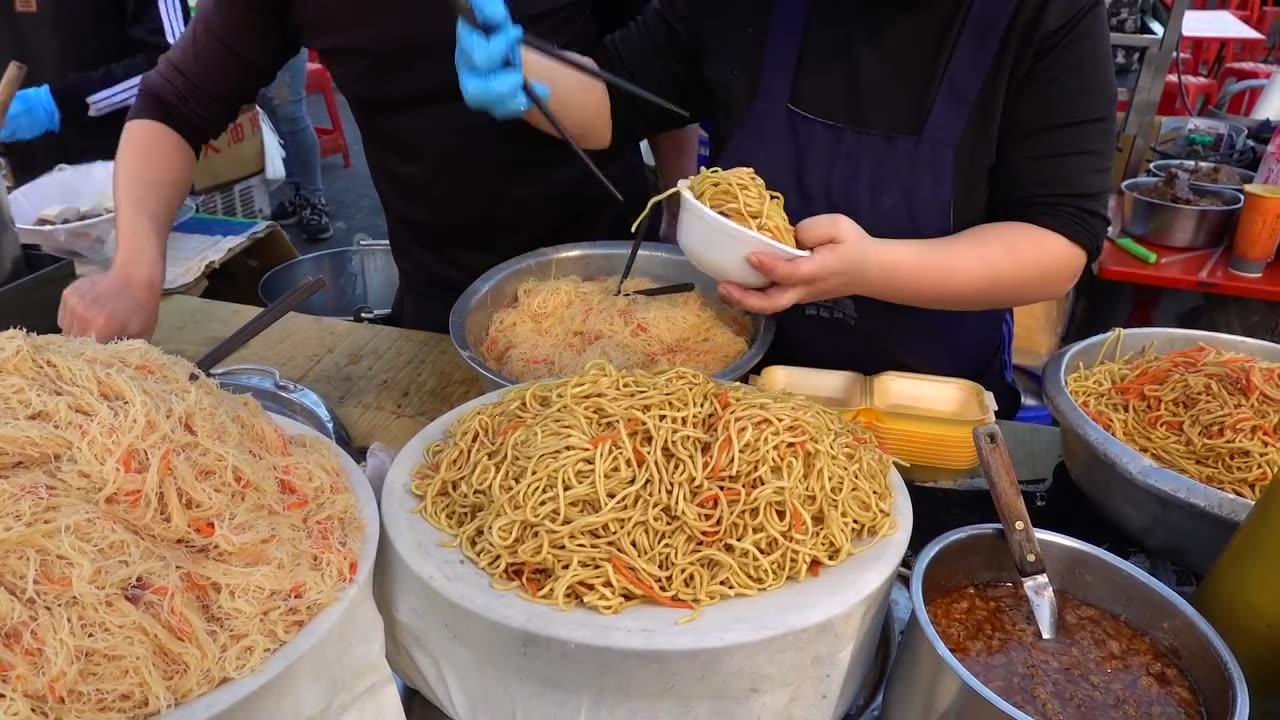 Delicious! Street Food at night