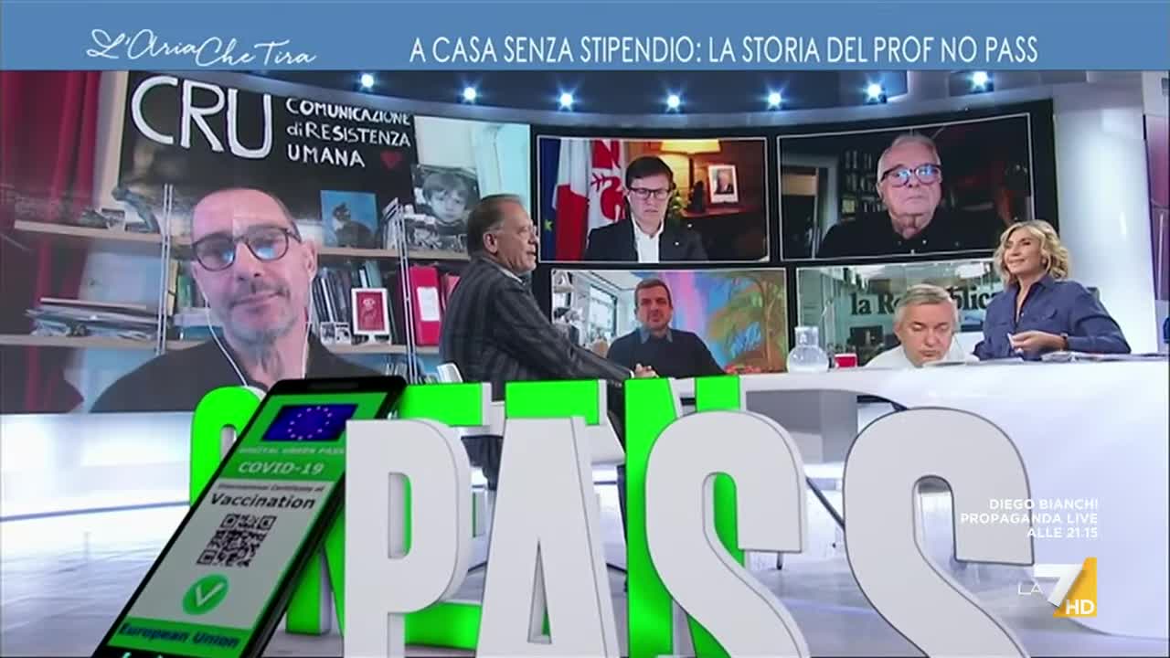 Professore sospeso: "Green Pass volutamente ideato per portare a una obbligatorietĂ  surrettizia".