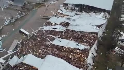 Powerful tornado tears through Springdale, Arkansas