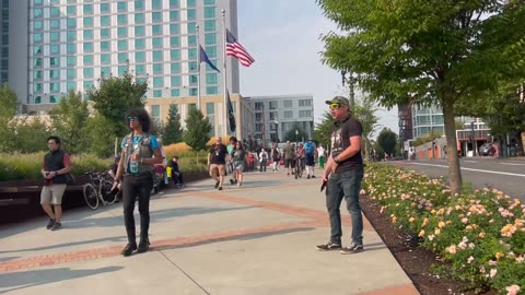 Street Preaching @ Portland Comic-Con with no mic