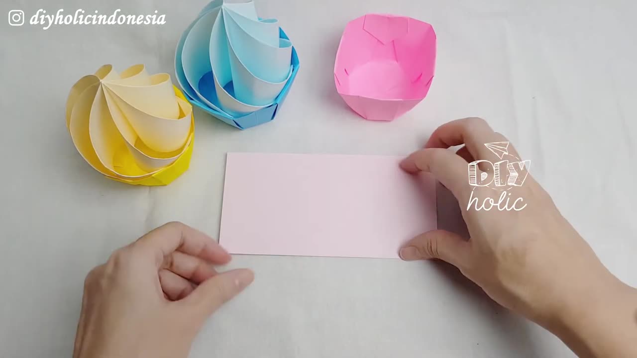 DIY CRAFTS -- PAPER CUPCAKE