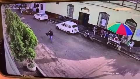 Video: Cámaras de seguridad grabaron el atentado de un sicario en Bucaramanga